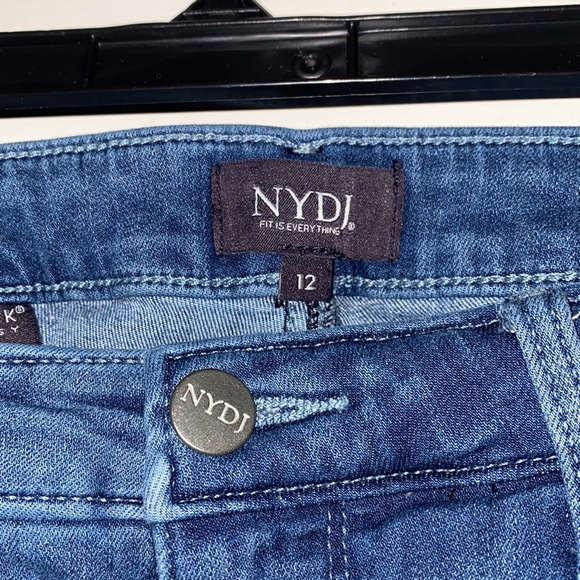 Woman’s NYDJ brand Bermuda style shorts size 12 new - Picture 2 of 4